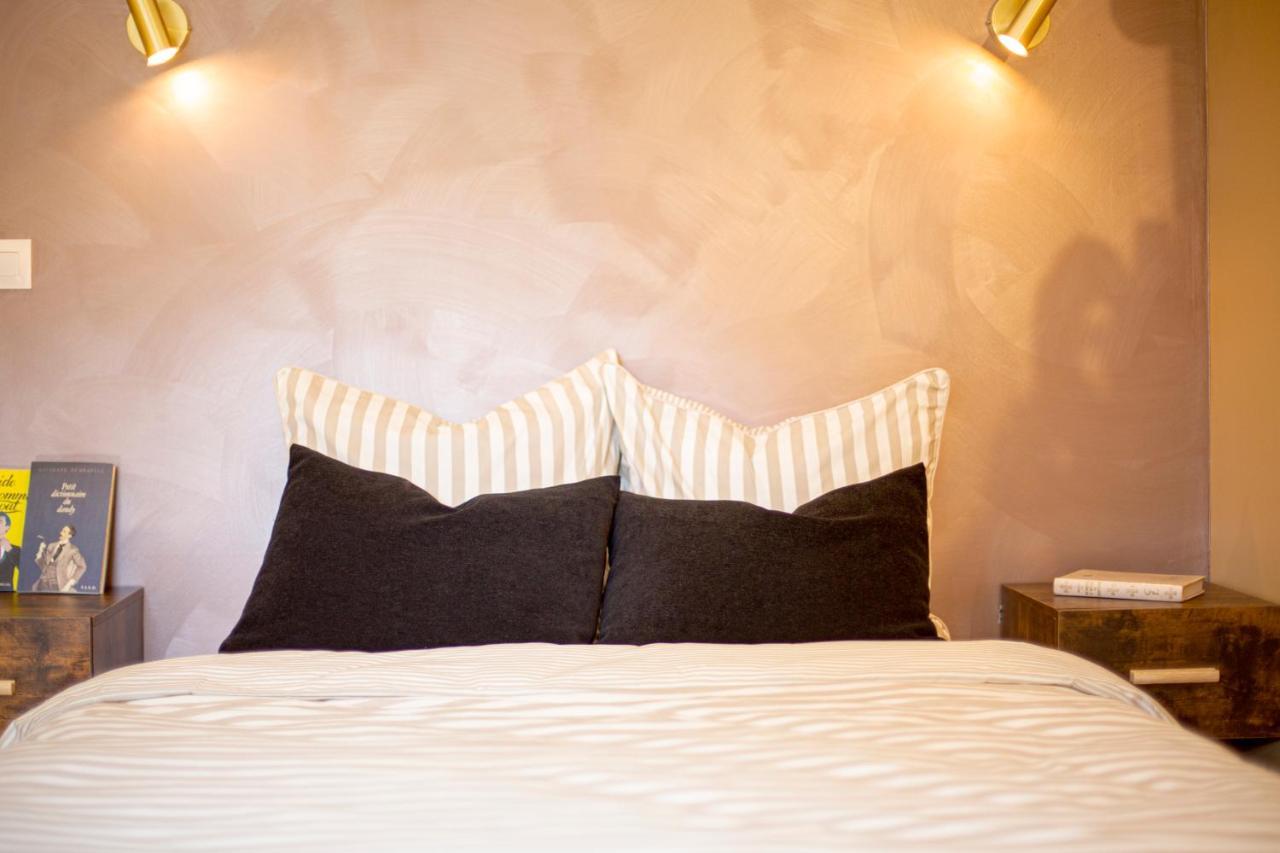 Ideal Pro & Couple - 2 Logements Theme Boho Chic Rdc & Dandy 1Er Etage - Quartier Calme - Jardin - Wifi Hd - Smart Tv - Parking Gratuit - Proche Centre & Transports - Ask Home Valenciennes Esterno foto